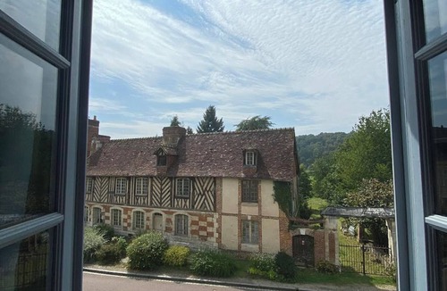 Le Bec-Hellouin House | Holiday Home 'La Maison Du Bec' with Private Terrace, Private Garden and Wi-Fi