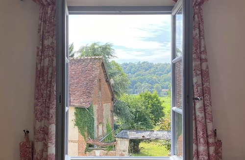 Le Bec-Hellouin House | Holiday Home 'La Maison Du Bec' with Private Terrace, Private Garden and Wi-Fi