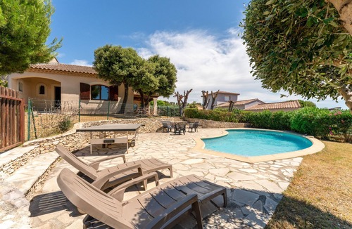 Chateaurenard House | Holiday Home 'La Provençale' with Private Pool, Private Terrace and Wi-Fi