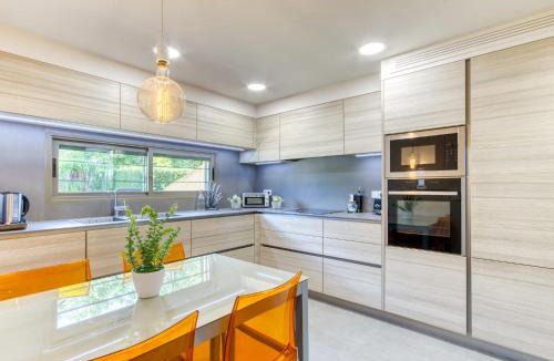 Navata House | Holiday Home La Suntuosidad – Torremirona by Interhome
