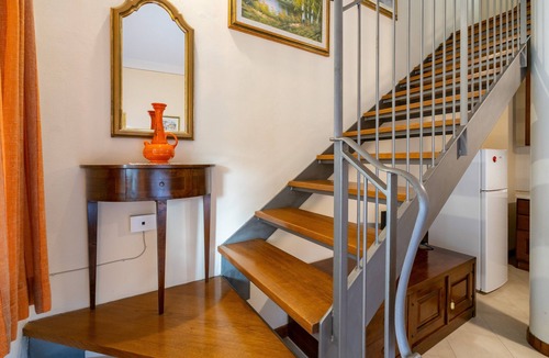 San Donato House | Holiday Home 'La Torretta - By The Walls' with Wi-Fi and Air Conditioning
