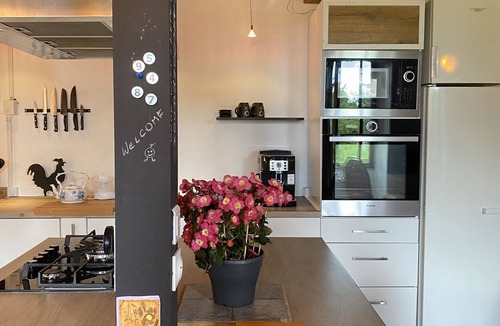 Neuvicq House | Holiday Home 'Le Petit Four À Pain' with Private Pool, Private Terrace and Wi-Fi