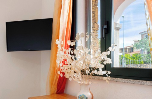 Limpiddu Apartment | Holiday Home 'Limpiddu 5' with Mountain View and Shared Garden