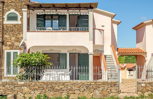 Limpiddu House | Holiday Home 'Limpiddu 6' with Mountain View, Shared Garden and Balcony