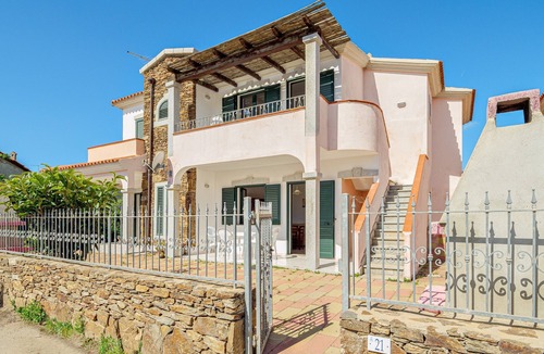 Limpiddu House | Holiday Home 'Limpiddu 6' with Mountain View, Shared Garden and Balcony