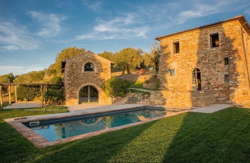 Magione Villa | Holiday Home Magione Lake View Pool