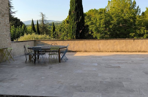 Saignon House | Holiday Home 'Maisonnette in the Heart of Luberon' with Shared Terrace, Wi-Fi and Air Conditioning
