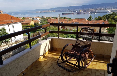 Muggia House | Holiday Home "Mare e Lavanda" with Sea View, Private Garden & Wi-Fi
