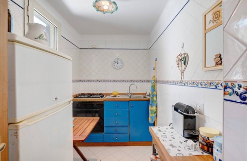 Erchie House | Holiday Home 'Mare E Limoni' with Sea View, Wi-Fi and Air Conditioning