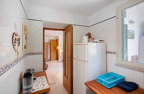 Erchie House | Holiday Home 'Mare E Limoni' with Sea View, Wi-Fi and Air Conditioning