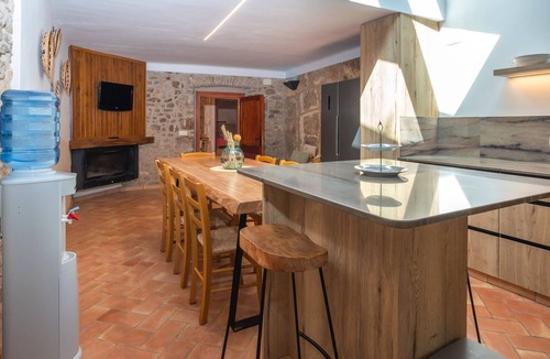 Fontcoberta House | Holiday Home 'Mas' with Mountain View, Wi-Fi and Air Conditioning