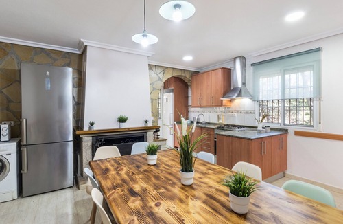Totana House | Holiday Home 'Mi Bella' with Mountain View, Wi-Fi and Air Conditioning
