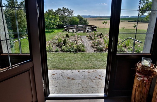 Erlabronn House | Holiday Home 'Mit Offenem Kamin' with Private Garden, Wi-Fi and Air Conditioning
