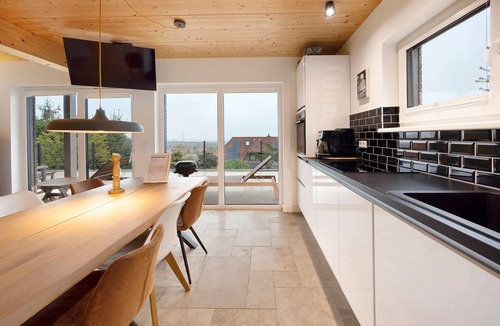 Gernrode House | Holiday Home 'Mit Panoramablick' with Mountain View, Shared Terrace and Wi-Fi