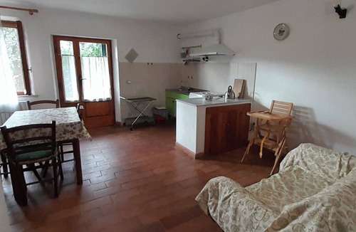 Fauglia House | Holiday Home 'Poggio3' with Shared Pool, Private Garden and Wi-Fi