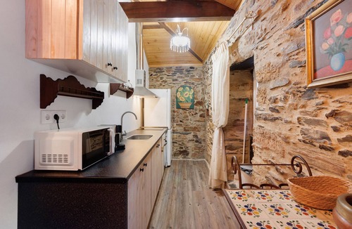 Castelo de Paiva House | Holiday Home 'T2 Da Chica' with Shared Pool in Arocua