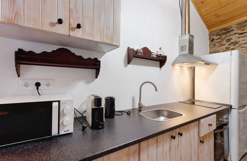 Castelo de Paiva House | Holiday Home 'T2 Da Chica' with Shared Pool in Arocua