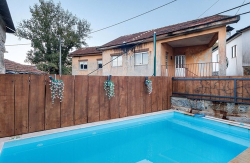 Castelo de Paiva House | Holiday Home 'T2 Da Chica' with Shared Pool in Arocua