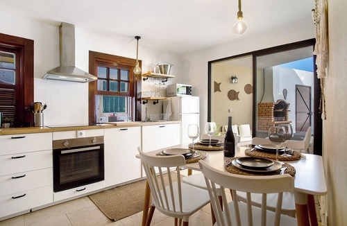 Cartaxo House | Holiday Home 'River Sun' with Private Pool, Wi-Fi and Air Conditioning