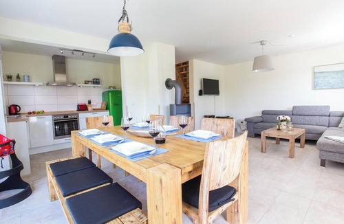 Zingst House | Holiday Home 'Seemannsgarn' with Garden, Shared Sauna & Wi-Fi