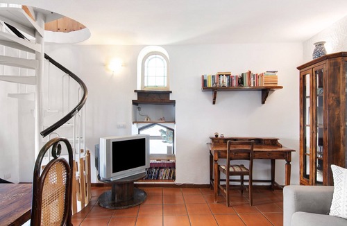 Moltrasio House | Holiday Home 'Stone House Of The Year 1500' with Lake View, Private Terrace and Wi-Fi