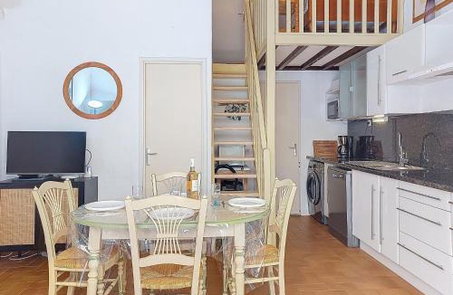 La Motte House | Holiday Home Tiny Blue by Interhome