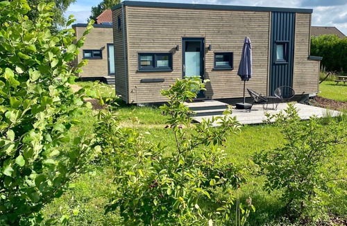 Laichingen House | Holiday Home 'Tiny House Zeit Käpsele' with Private Terrace, Wi-Fi and Air Conditioning