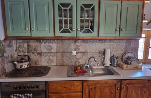 Alexandros Cottage | Holiday Home 'Traditional Farmhouse' with Mountain View, Private Terrace and Private Garden