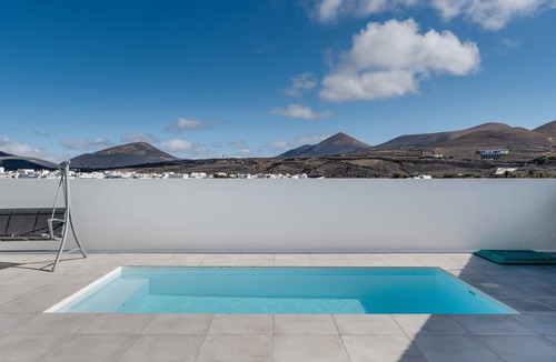 Uga House | Holiday Home 'Tranquility Among Volcanoes' with Private Pool, Shared Terrace & Wi-Fi