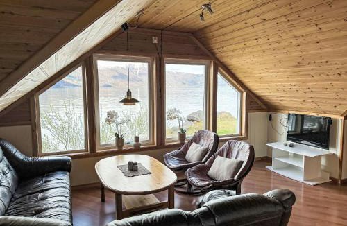 Balestrand House | Holiday Home Tussviki - FJS020 by Interhome