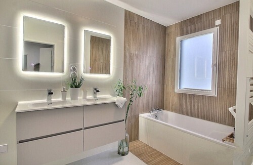 Saint-Bihy House | Holiday Home 'Ty Cohely' with Private Terrace, Private Garden and Wi-Fi