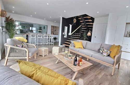 Saint-Bihy House | Holiday Home 'Ty Cohely' with Private Terrace, Private Garden and Wi-Fi