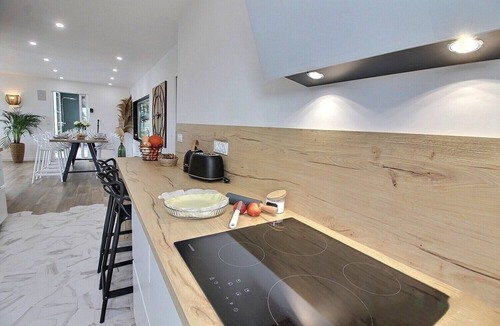Saint-Bihy House | Holiday Home 'Ty Cohely' with Private Terrace, Private Garden and Wi-Fi