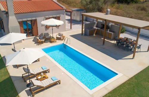 Kavros House | Holiday Home Vegghera Villa mit Bergblick by Interhome