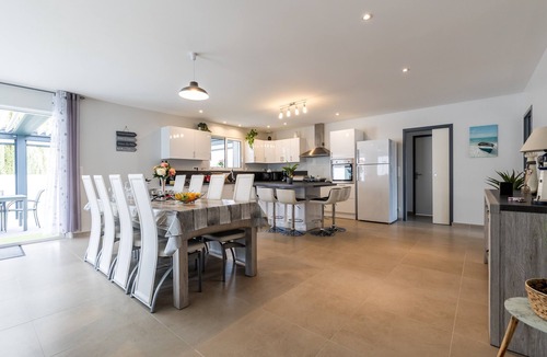 Ares House | Holiday Home "Villa Bassin D'Arcachon" with Private Pool, Private Terraces and Wi-Fi