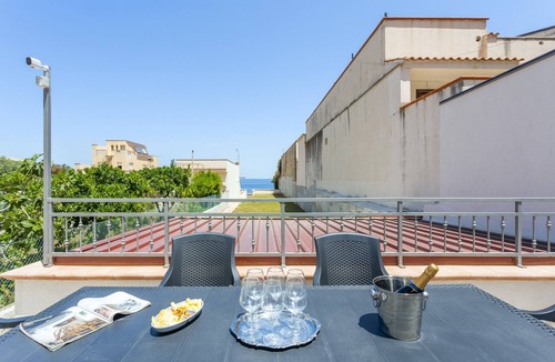 Palermo Villa | Holiday Home 'Villa Mare Blu' with Sea View, Wi-Fi and Air Conditioning