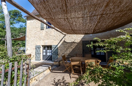 Thonac House | Holiday Home with Jacuzzi, Peaceful Haven in the Heart of Nature