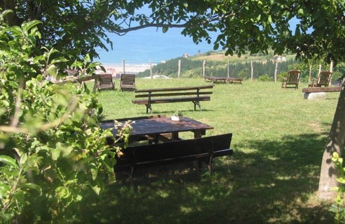 Deba House | Holiday Home with Mountain Views, Private Garden and Wi-Fi