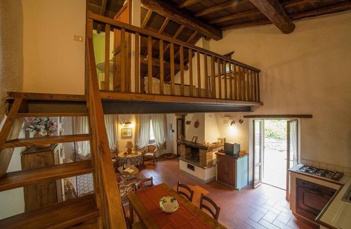 Vergemoli House | Holiday house 'Huts 1' with water view