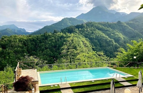 Vergemoli House | Holiday house 'Huts 1' with water view