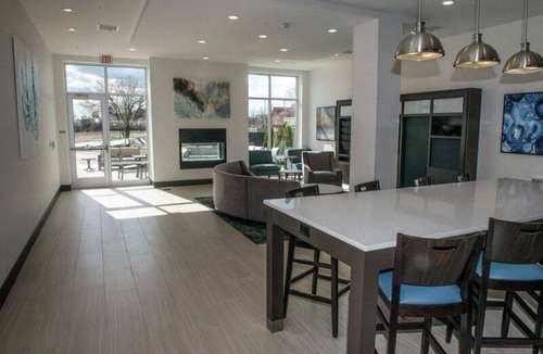 Farmington Hills Hotel | Holiday Inn Hotel & Suites Farmington Hills - Detroit NW, an IHG Hotel
