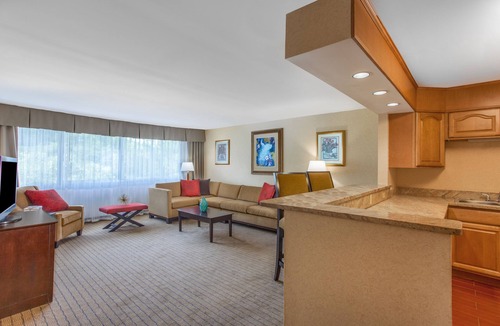 Charlottesville Hotel | Holiday Inn Charlottesville-Monticello by IHG