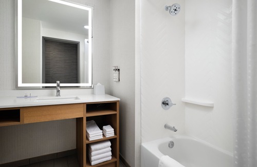 West Chester Hotel | Holiday Inn Cincinnati Liberty Way by IHG