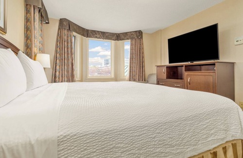 Southside Hotel | Holiday Inn Conference Center Edmonton South by IHG