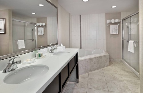 Southside Hotel | Holiday Inn Conference Center Edmonton South by IHG