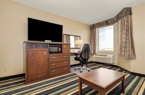Southside Hotel | Holiday Inn Conference Center Edmonton South by IHG