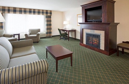 Marshfield Hotel | Holiday Inn & Conference Center Marshfield by IHG