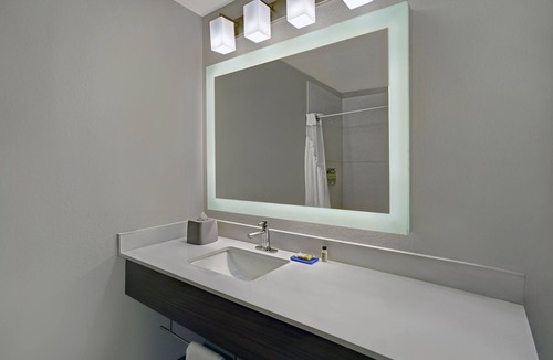 Adrian Hotel | Holiday Inn Express Adrian by IHG