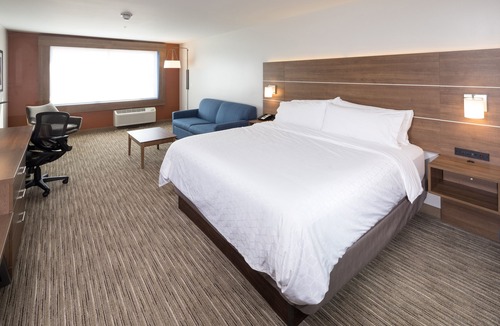 Kalamazoo Hotel | Holiday Inn Express and Suites Kalamazoo West by IHG