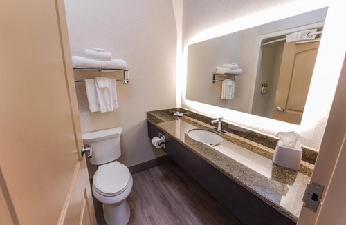Springfield Hotel | Holiday Inn Express and Suites Springfield Medical District by IHG
